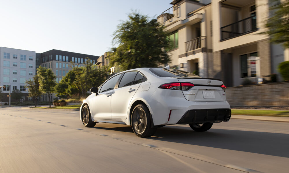 2026_Corolla_XSE_WindChillPearl_012